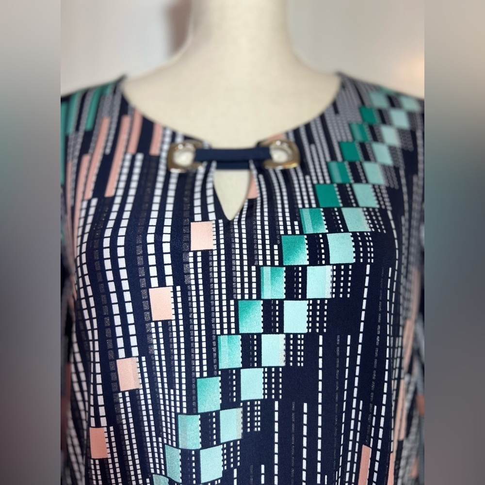 JM Collection Navy Pink Green Geometric Blouse Size Large Asymmetric Hem Top - Picture 5 of 9